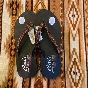 Women's Cali Sketchers Yoga Foamed Jeweled Flip Flops Size 8 - Black
